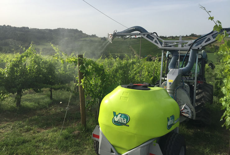 Pulvérisation Power 55.12 dans les vignes